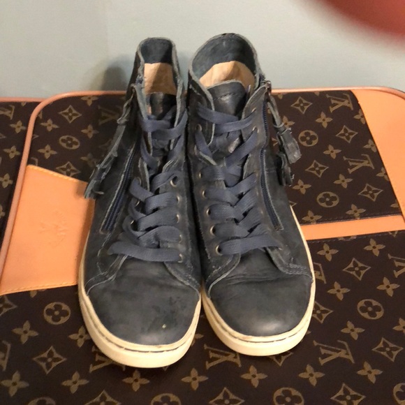 EUC UGG NAVY SNEAKER 👟 size7 super comfy n cool💋 - Picture 4 of 5
